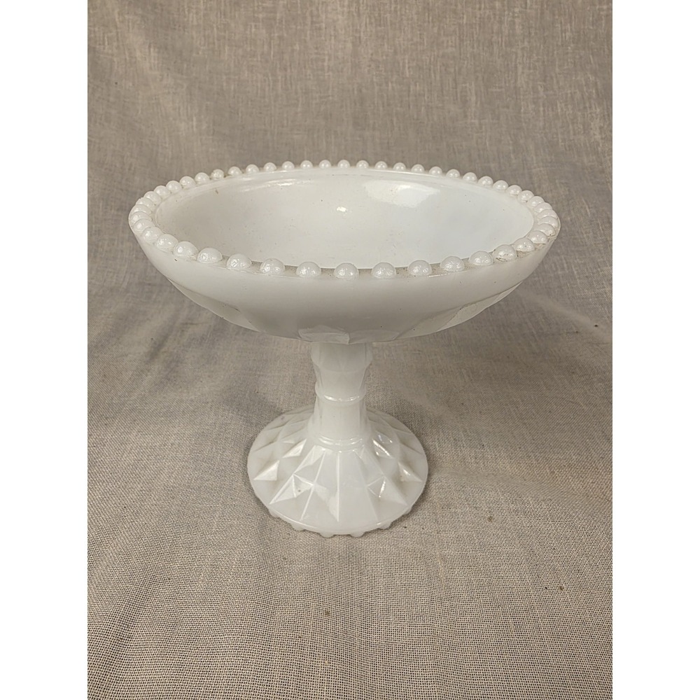 VINTAGE JEANETTE Windsor SHELL Milk Glass Compote White